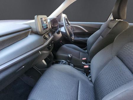 2025-Suzuki-Swift-12-GL_14