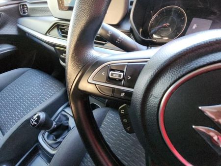 2025-Suzuki-Swift-12-GL_15