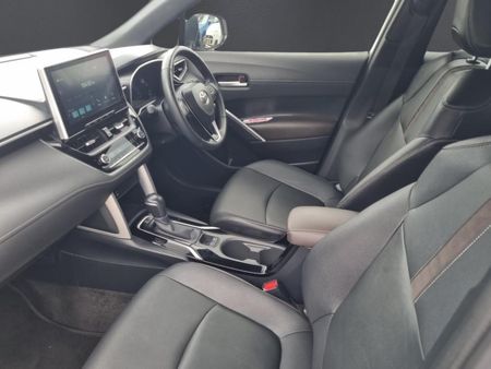 2025-Toyota-Corolla-Cross-18-XS_14