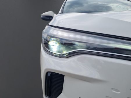 2025-Toyota-Corolla-Cross-18-XS_19