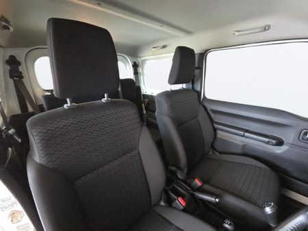 2023-Suzuki-Jimny-15-GLX_15