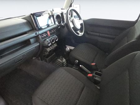 2023-Suzuki-Jimny-15-GLX_18