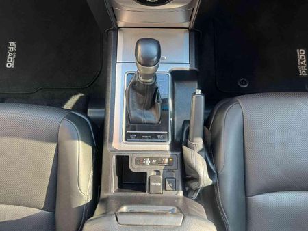 2023-Toyota-Land-Cruiser-Prado-28-GD-VX-Auto_10