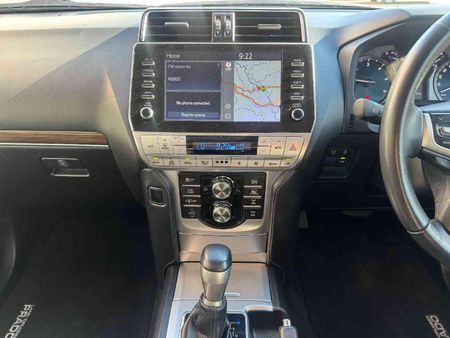 2023-Toyota-Land-Cruiser-Prado-28-GD-VX-Auto_8