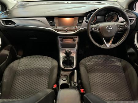 2016-Opel-Astra-14T-Enjoy-5-dr_9