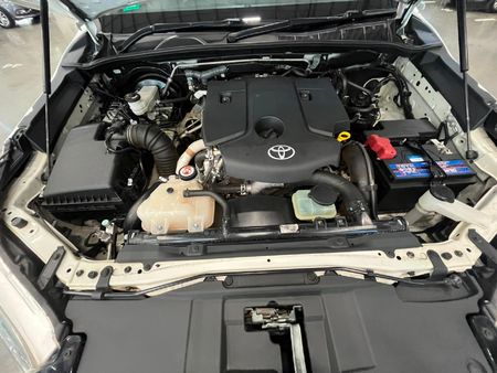 2019-Toyota-Hilux-24-GD-6-Raised-Body-SRX-Double-Cab_12