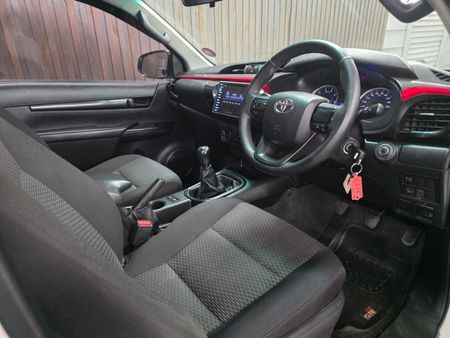 2018-Toyota-Hilux-24-GD-6-SRX-4x4-Single-Cab_5