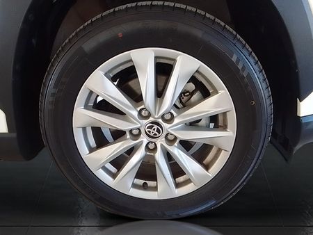 2024-Toyota-Corolla-Cross-18-XS_15