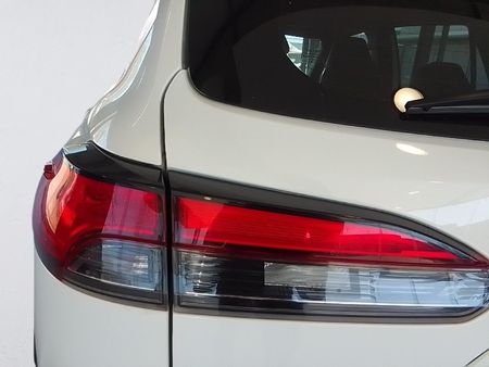 2024-Toyota-Corolla-Cross-18-XS_17