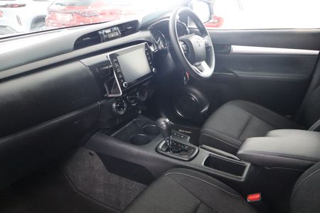 2022-Toyota-Hilux-28-GD-6-Raised-Body-Legend-4x4-Auto-Extended-Cab_6