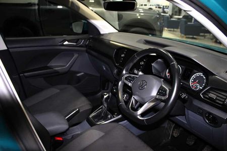 2020-Volkswagen-T-Cross-10-TSI-Comfortline_12