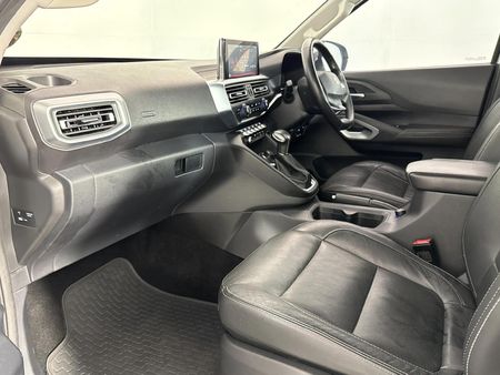 2024-Peugeot-Landtrek-19D-4Action-4x4-Double-Cab-Auto_8