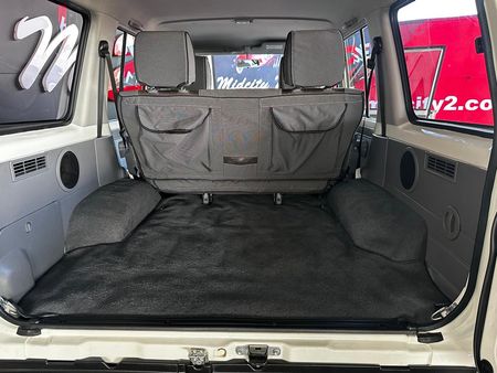 2022-Toyota-Land-Cruiser-76-45-D-V8-Station-Wagon_13