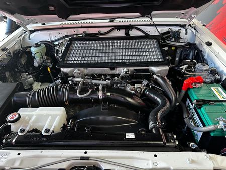 2022-Toyota-Land-Cruiser-76-45-D-V8-Station-Wagon_16