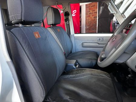 2022-Toyota-Land-Cruiser-76-45-D-V8-Station-Wagon_6