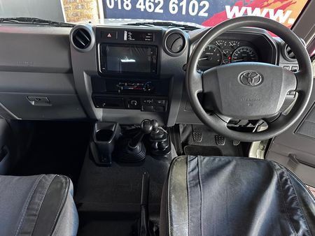 2022-Toyota-Land-Cruiser-76-45-D-V8-Station-Wagon_8