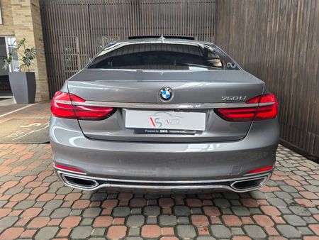 2016-BMW-7-Series-750Li-M-Sport_9