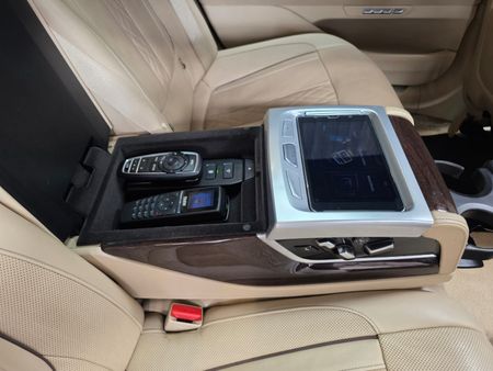 2016-BMW-7-Series-750Li-M-Sport_12