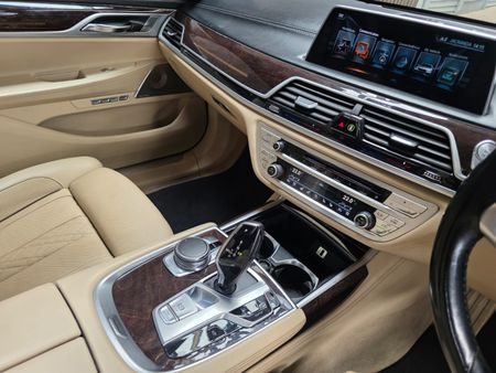 2016-BMW-7-Series-750Li-M-Sport_14
