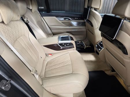 2016-BMW-7-Series-750Li-M-Sport_18