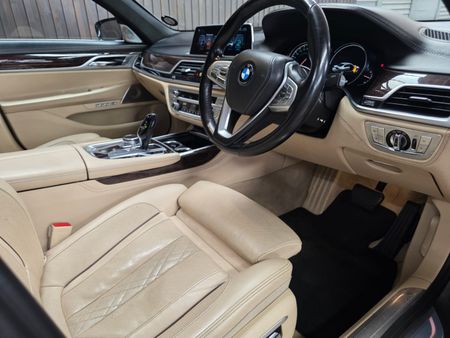 2016-BMW-7-Series-750Li-M-Sport_21