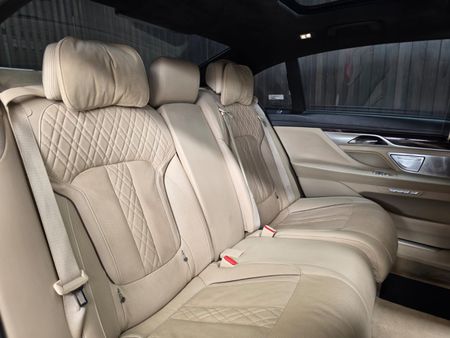 2016-BMW-7-Series-750Li-M-Sport_22