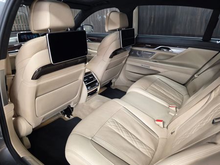 2016-BMW-7-Series-750Li-M-Sport_25