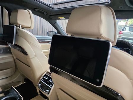 2016-BMW-7-Series-750Li-M-Sport_28