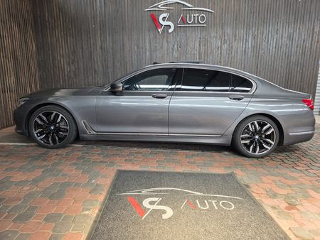 2016-BMW-7-Series-750Li-M-Sport_4