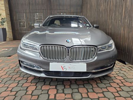 2016-BMW-7-Series-750Li-M-Sport_5