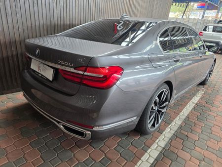2016-BMW-7-Series-750Li-M-Sport_6