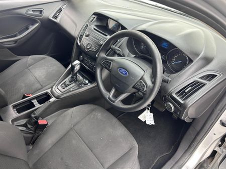 2017-Ford-Focus-10-EcoBoost-Ambiente-5-dr_14