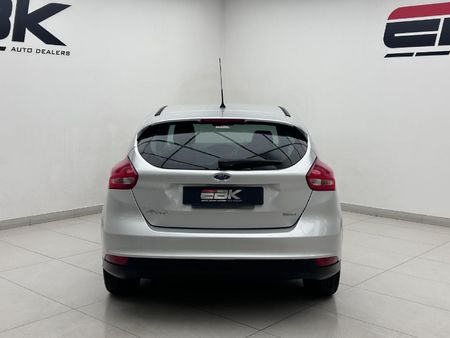 2017-Ford-Focus-10-EcoBoost-Ambiente-5-dr_4