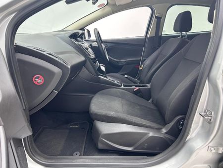 2017-Ford-Focus-10-EcoBoost-Ambiente-5-dr_6