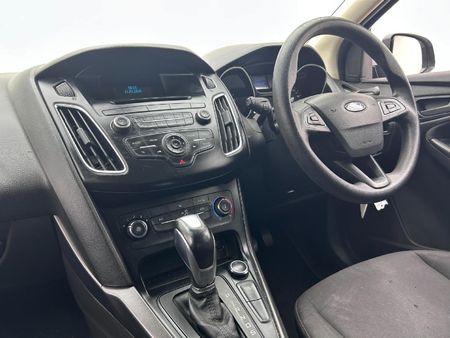 2017-Ford-Focus-10-EcoBoost-Ambiente-5-dr_7