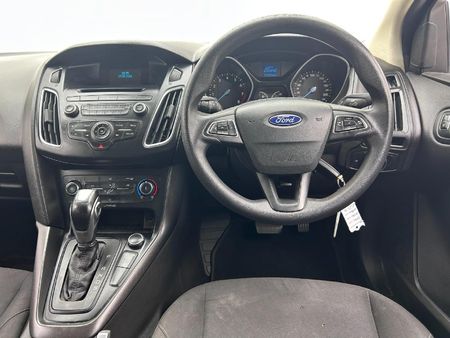 2017-Ford-Focus-10-EcoBoost-Ambiente-5-dr_8