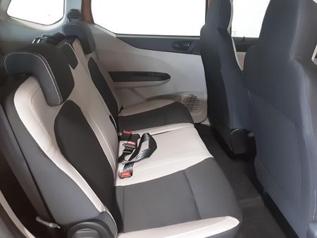 2022-Renault-Triber-10-Intens-Auto_11