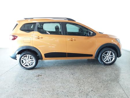 2022-Renault-Triber-10-Intens-Auto_7