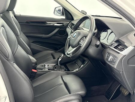 2019-BMW-X1-sDrive18i_9