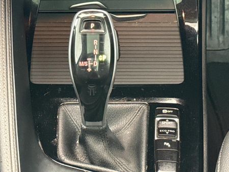2019-BMW-X1-sDrive18i_10
