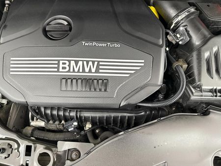 2019-BMW-X1-sDrive18i_13