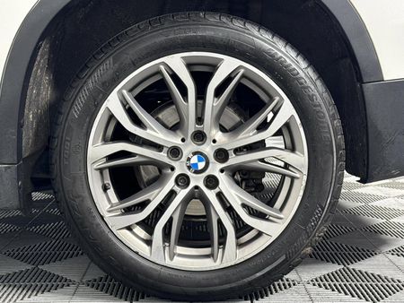 2019-BMW-X1-sDrive18i_6