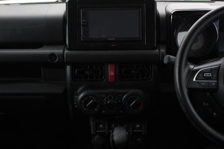 2022-Suzuki-Jimny-15-GL-Auto_3