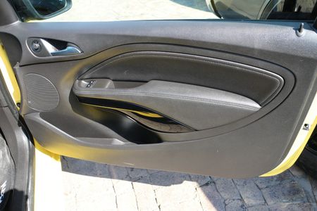 2015-Opel-Adam-14_15
