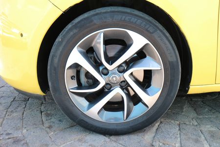 2015-Opel-Adam-14_18