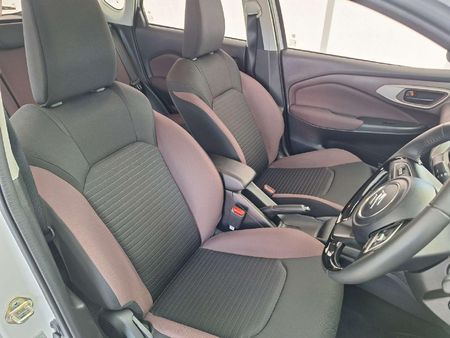 2025-Suzuki-Fronx-15-GL_8