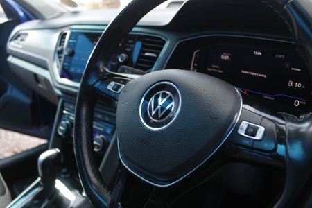 2021-Volkswagen-T-Roc-14-TSI-Design-Auto_12