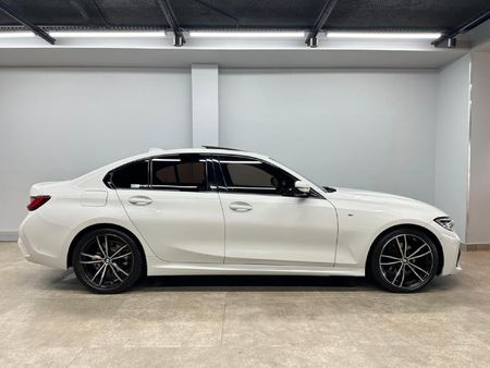2022-BMW-3-Series-320i-M-Sport_1