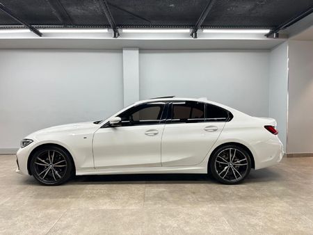 2022-BMW-3-Series-320i-M-Sport_2