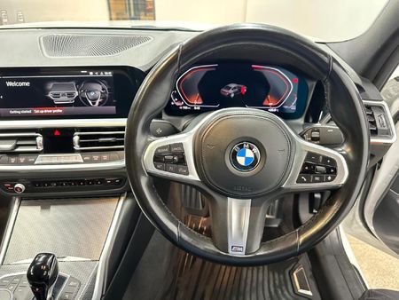 2022-BMW-3-Series-320i-M-Sport_8